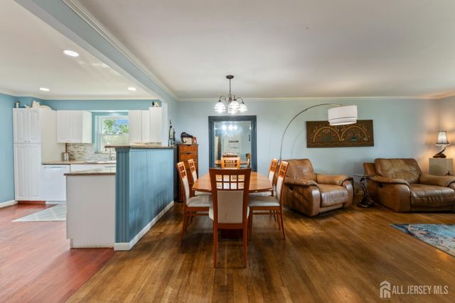 13 Chestnut Street, Farmingdale, NJ 07727