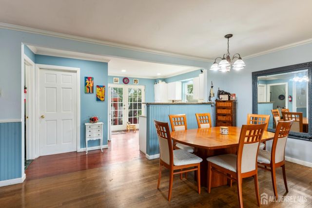 13 Chestnut Street, Farmingdale, NJ 07727