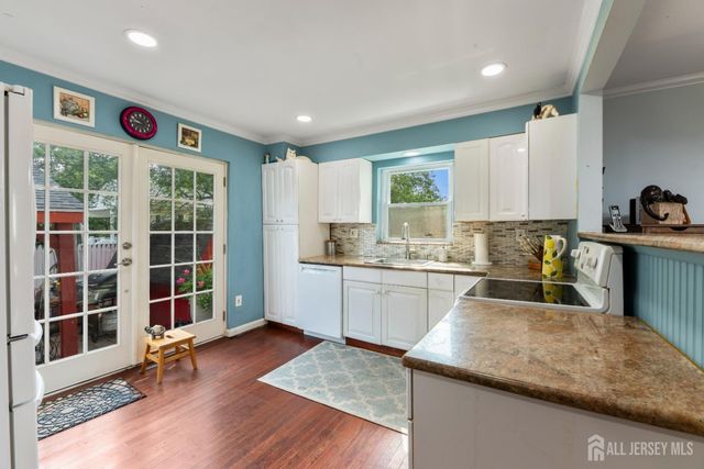 13 Chestnut Street, Farmingdale, NJ 07727