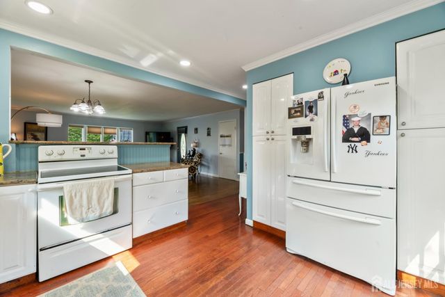 13 Chestnut Street, Farmingdale, NJ 07727