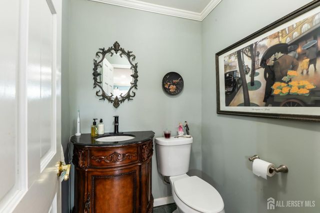13 Chestnut Street, Farmingdale, NJ 07727