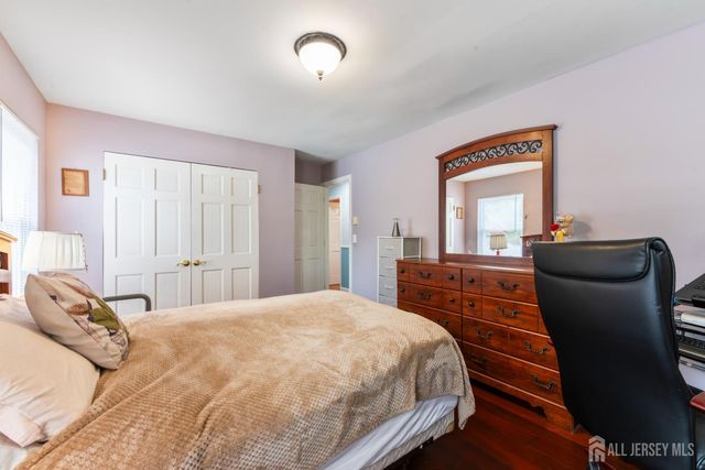 13 Chestnut Street, Farmingdale, NJ 07727