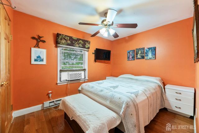 13 Chestnut Street, Farmingdale, NJ 07727