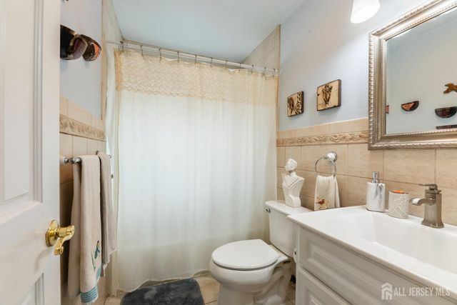 13 Chestnut Street, Farmingdale, NJ 07727