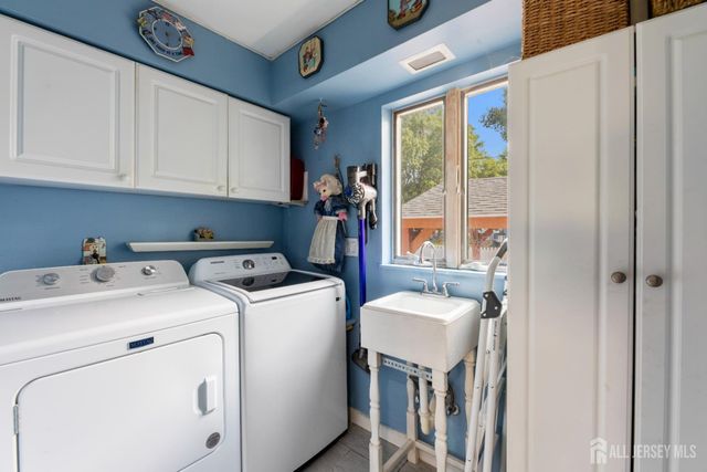 13 Chestnut Street, Farmingdale, NJ 07727