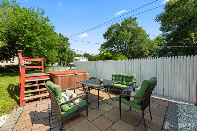 13 Chestnut Street, Farmingdale, NJ 07727