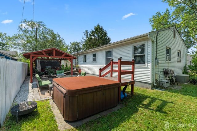 13 Chestnut Street, Farmingdale, NJ 07727
