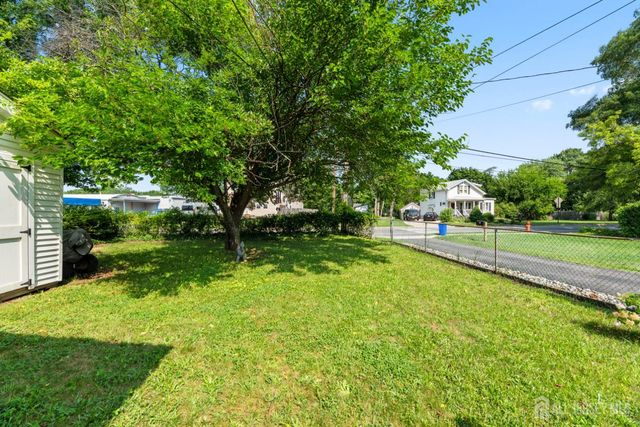 13 Chestnut Street, Farmingdale, NJ 07727