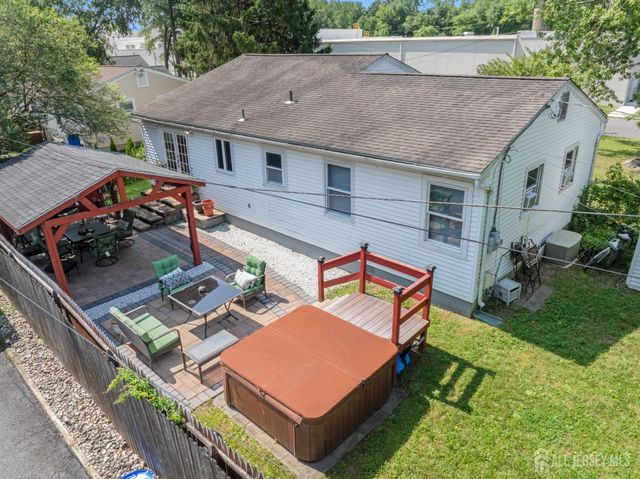13 Chestnut Street, Farmingdale, NJ 07727