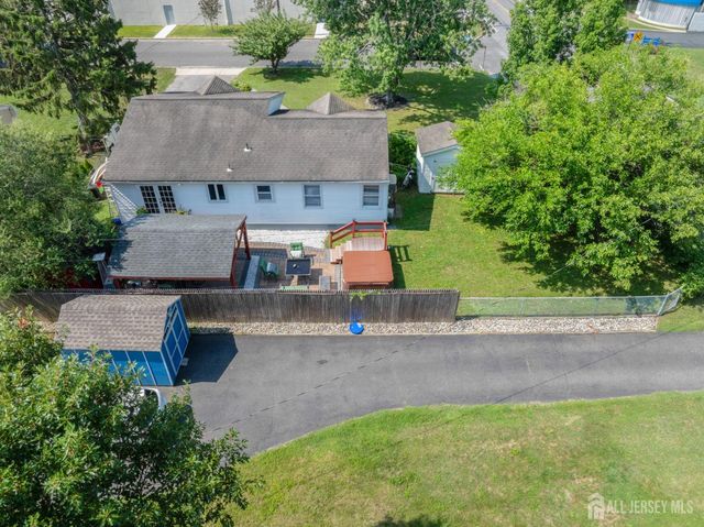 13 Chestnut Street, Farmingdale, NJ 07727