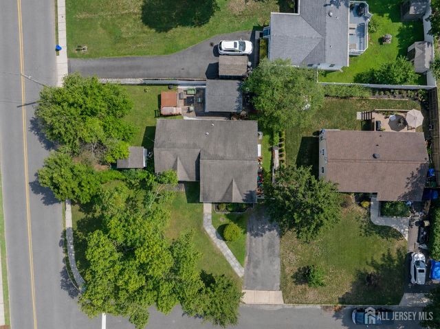 13 Chestnut Street, Farmingdale, NJ 07727