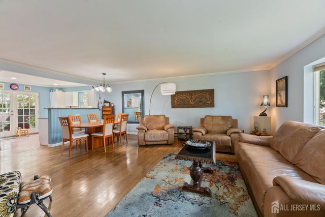 13 Chestnut Street, Farmingdale, NJ 07727