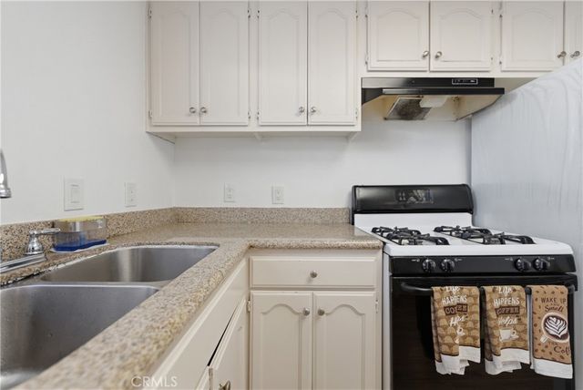 10015 Karmont Avenue, South Gate, CA 90280