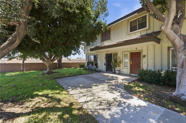 10015 Karmont Avenue, South Gate, CA 90280