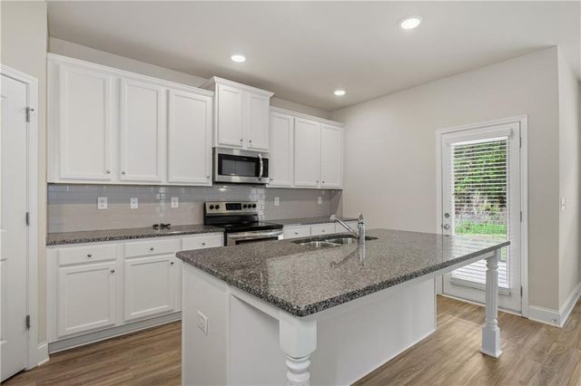 28 Village Trace, Rydal, GA 30171