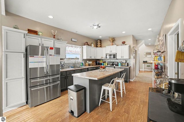 1466 E Pickard Road, Mt Pleasant, MI 48858