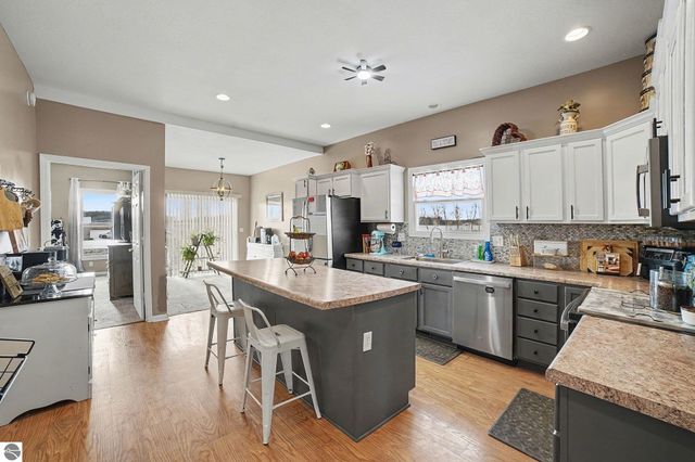 1466 E Pickard Road, Mt Pleasant, MI 48858