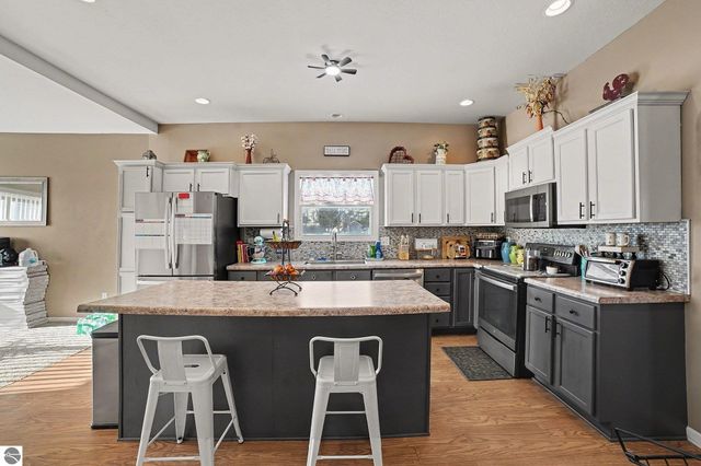 1466 E Pickard Road, Mt Pleasant, MI 48858