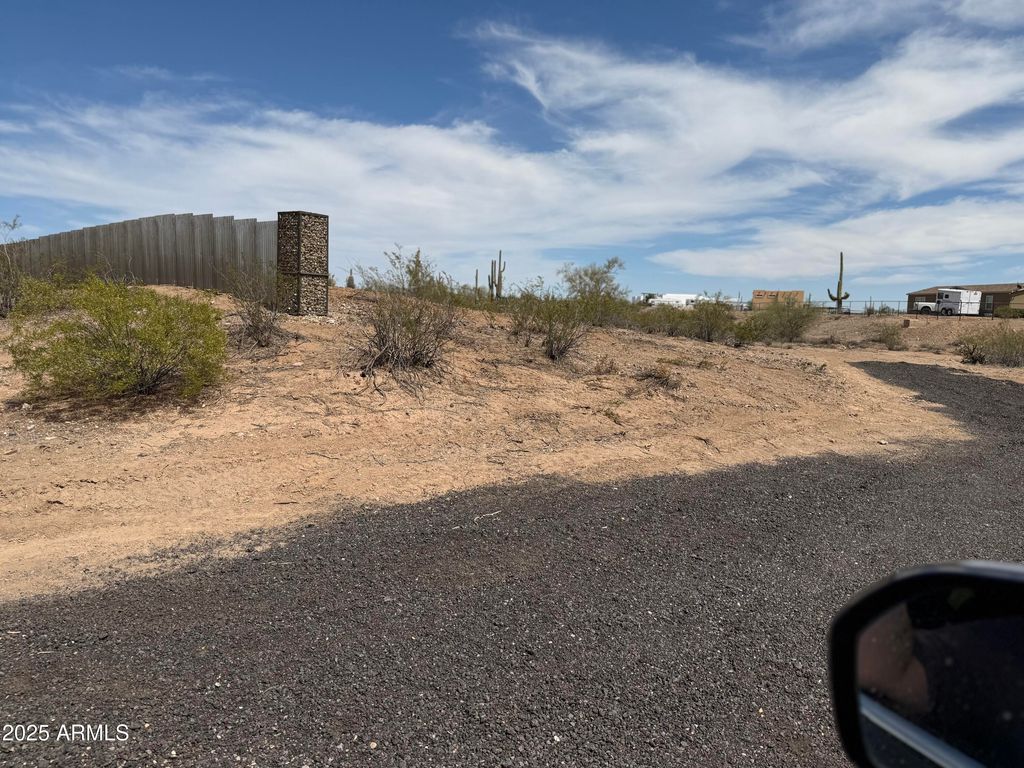 Image 8 of property listing at XX00 N Castle Hot Springs Road -, Morristown, AZ 85342