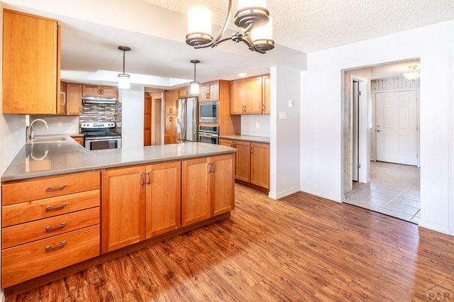 3 Knightsbridge Place, Pueblo, CO 81001