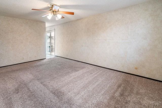 3 Knightsbridge Place, Pueblo, CO 81001