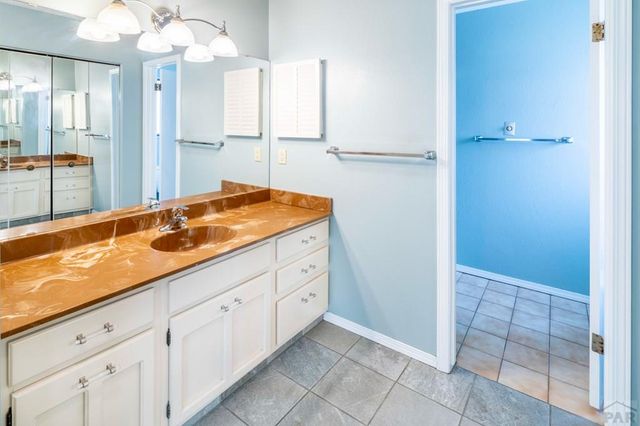 3 Knightsbridge Place, Pueblo, CO 81001
