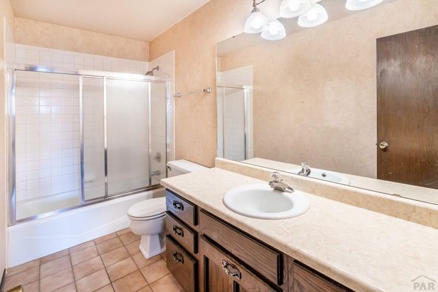 3 Knightsbridge Place, Pueblo, CO 81001