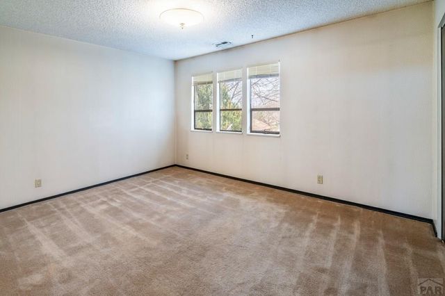 3 Knightsbridge Place, Pueblo, CO 81001