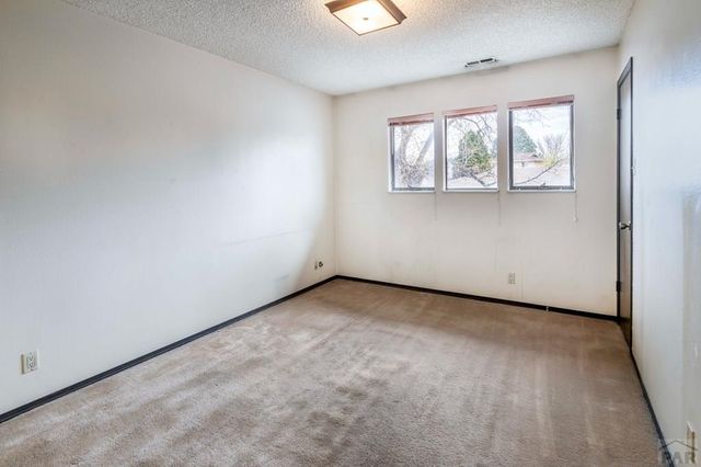 3 Knightsbridge Place, Pueblo, CO 81001