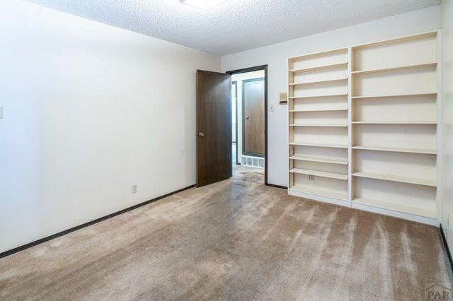 3 Knightsbridge Place, Pueblo, CO 81001