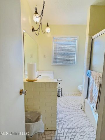 8237 Chesterfield Drive, Southaven, MS 38671