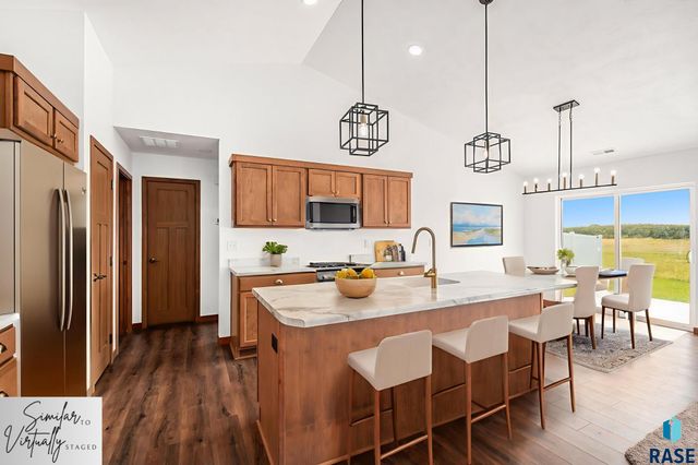 7242 E Waters Edge Pl Place, Sioux Falls, SD 57110