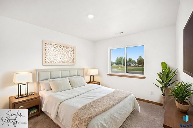 7242 E Waters Edge Pl Place, Sioux Falls, SD 57110