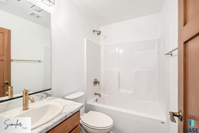 7242 E Waters Edge Pl Place, Sioux Falls, SD 57110