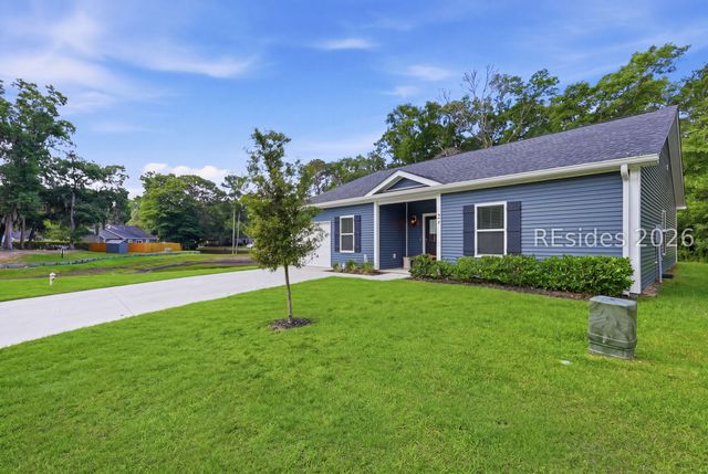 32 Avalon Dr, Beaufort, SC 29907