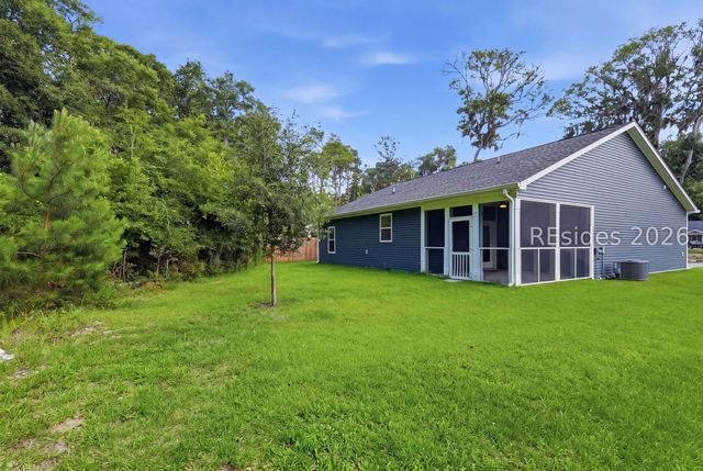 32 Avalon Dr, Beaufort, SC 29907