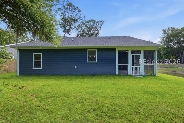 32 Avalon Dr, Beaufort, SC 29907