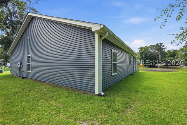 32 Avalon Dr, Beaufort, SC 29907