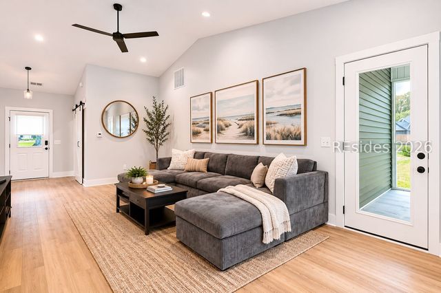 32 Avalon Dr, Beaufort, SC 29907