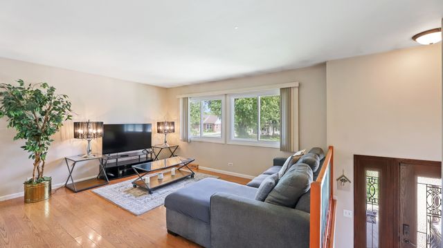 1326 Degener Avenue, Elmhurst, IL 60126