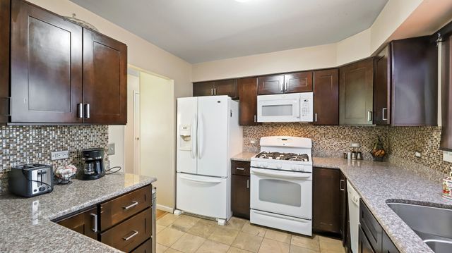 1326 Degener Avenue, Elmhurst, IL 60126