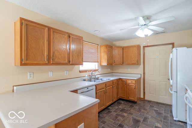 911 Port Drive, Avon, IN 46123