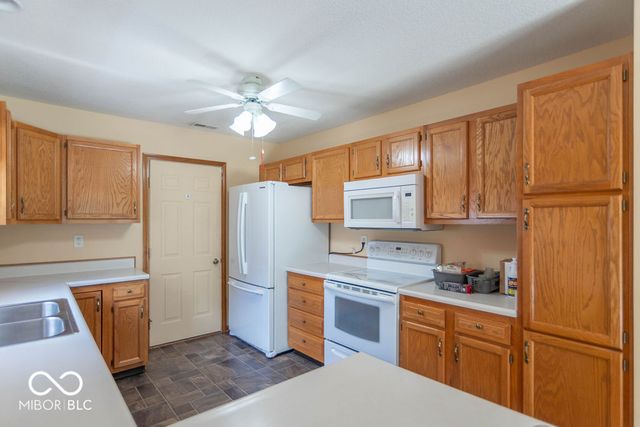 911 Port Drive, Avon, IN 46123