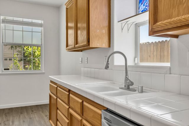 4229 Shandwick Dr, Antelope, CA 95843