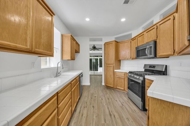 4229 Shandwick Dr, Antelope, CA 95843