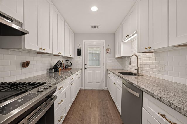 3315 Walsh Street, Bayview, TX 77518