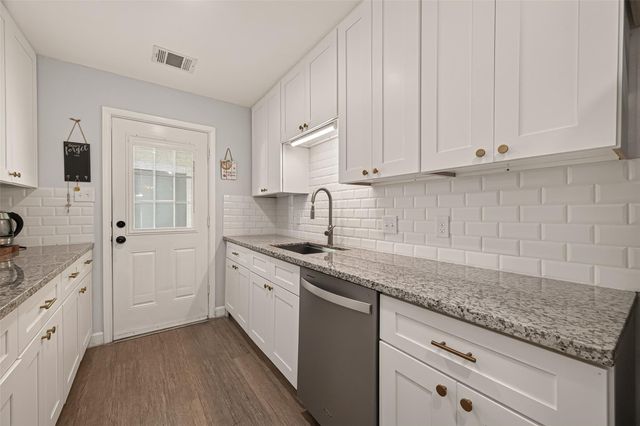 3315 Walsh Street, Bayview, TX 77518