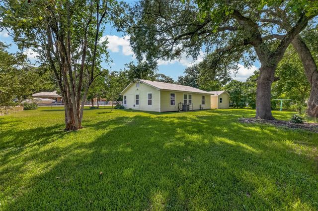 3315 Walsh Street, Bayview, TX 77518
