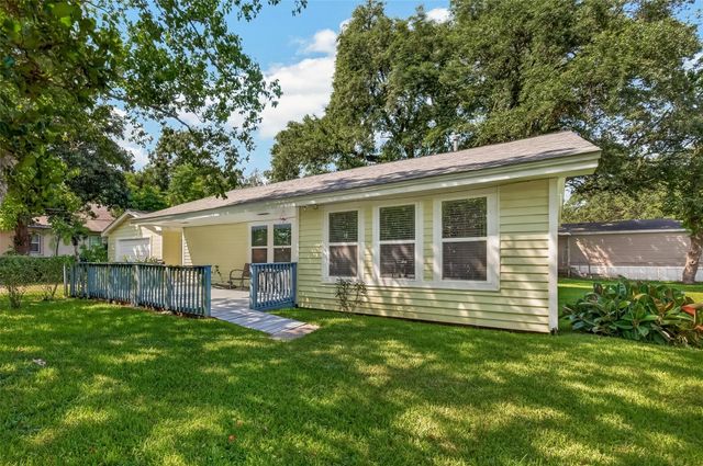 3315 Walsh Street, Bayview, TX 77518