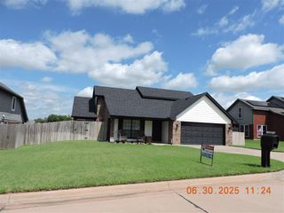 317 SE 40th St, Lawton, OK 73501